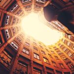 高校生の抜け毛が多い原因｜AGA・円形脱毛症・栄養不足の見分け方