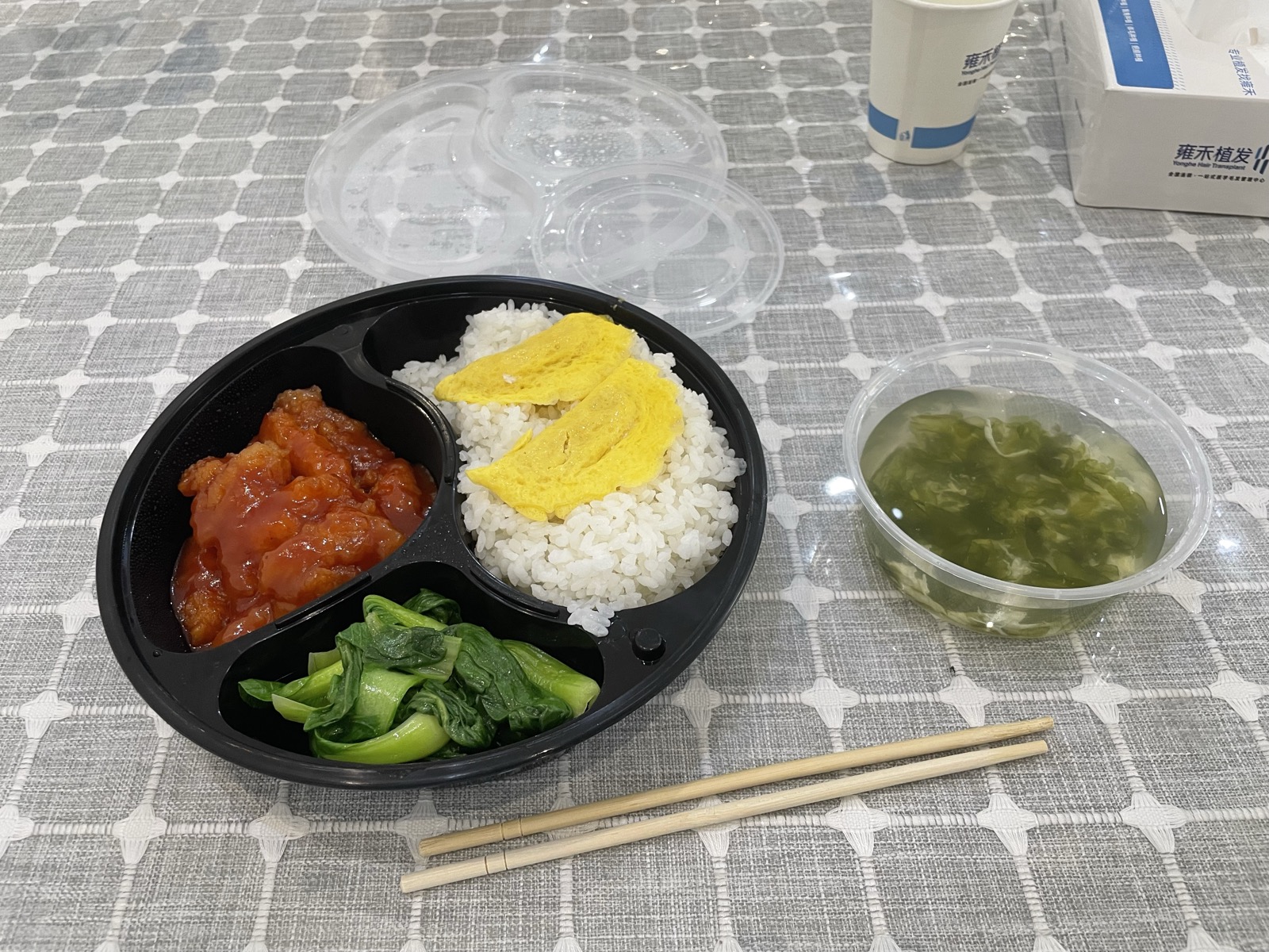 術中の昼食（中華弁当）